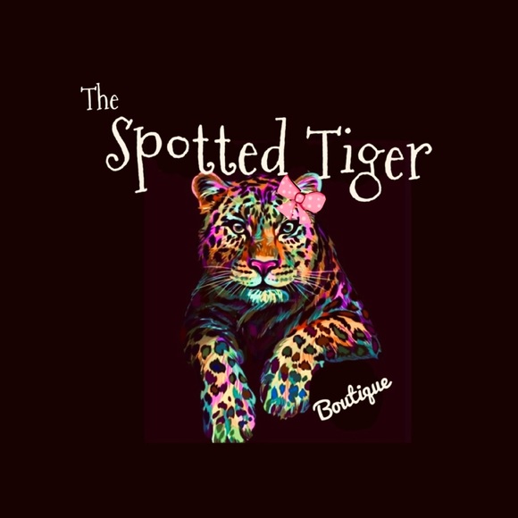 Meet your Posher, Mel & Megan from The Spotted Tiger Boutique💖 - Picture 1 of 1